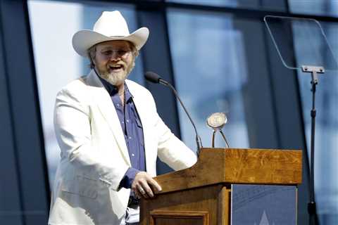 Nashville Songwriters Honored During CMA Triple Play Awards