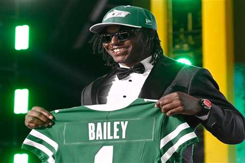 David Bailey opens as favorite for Defensive Rookie of the Year