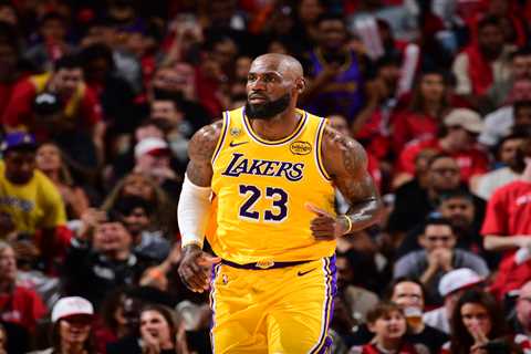 Inside a half-empty arena, this is how LeBron James and the Lakers broke the Rockets