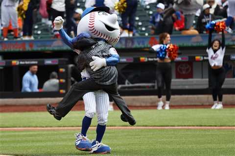Geese’s Dom DiGesu Nails First Pitch At Mets Game: ‘Absolutely Honored … Best Day Ever’