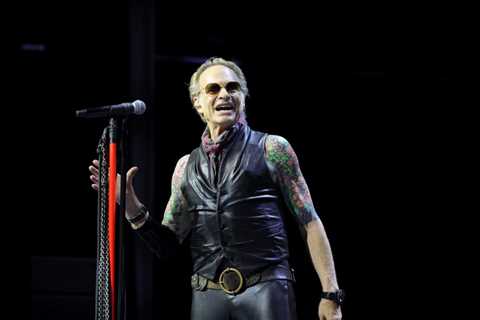 David Lee Roth Joins Teddy Swims at Stagecoach for ‘Jump’