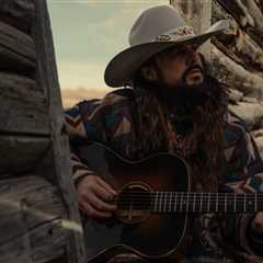 Ian Munsick’s Guitar Fiddling Leads to His Triple Tigers Bow With ‘Love Is Blind’: ‘My Biggest M.O. ..