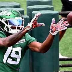 Jets trade special teamer Irv Charles to Seahawks