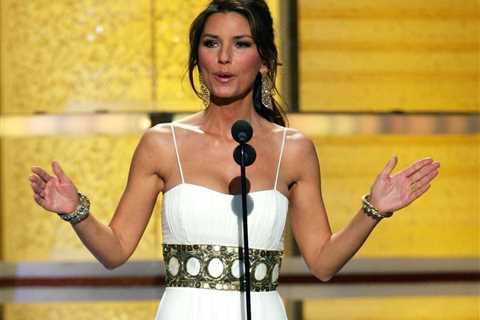 From Loretta Lynn to Shania Twain, All the ACM Awards Hosts Who Ever Won Entertainer of the Year