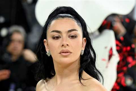 Charli xcx Destroys an Electric Guitar in ‘Rock Music’ Video Teaser & Announces New Song’s..