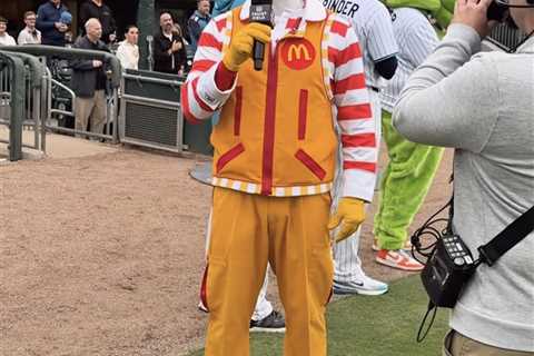 Minor league national anthem takes shocking Ronald McDonald twist that left fans baffled — and..