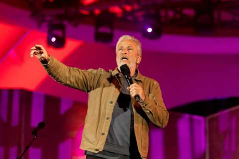 Jon Stewart & Seth Rogen Blast Ye Over His Music Comeback: ‘Seriously, F–k That Guy’