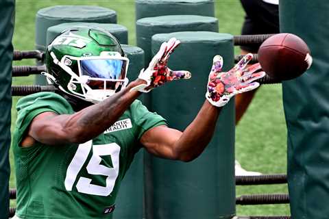 Jets trade special teamer Irv Charles to Seahawks