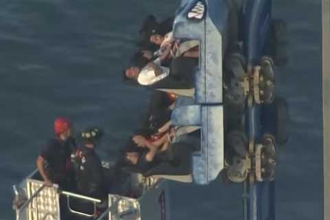 Firefighters Rescue 8 Students From Top of Texas Rollercoaster, Watch