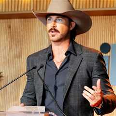 Riley Green Accepts the Hitmaker Award from Clint Black | Country Power Players 2026