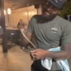 Knicks’ Mitchell Robinson catches snake in San Antonio in wild video — for the second time in..