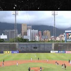 Venezuela Earthquake Shakes Baseball Stadium, Sends Players Running, on Video