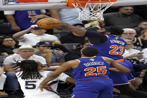 Mitchell Robinson’s ‘phenomenal’ last-second defense met the moment for Knicks in Game 2