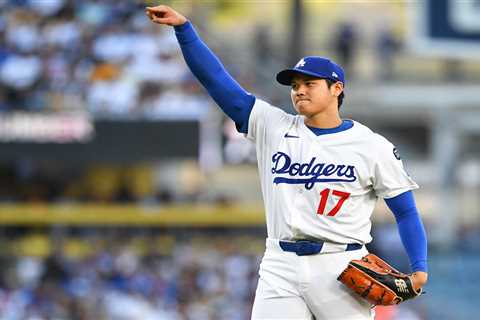Shohei Ohtani out of Dodgers lineup after knee inflammation injury