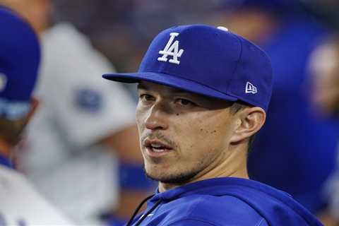 Dodgers DFA Santiago Espinal, keep two rookie prospects, as Tommy Edman returns