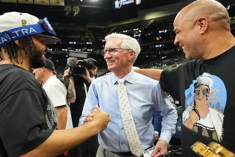 Knicks’ Hall of Fame broadcaster Mike Breen to emcee City Hall championship ceremony
