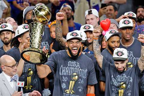 Knicks Fans Flood New York Streets Ahead of Championship Parade, Live Stream