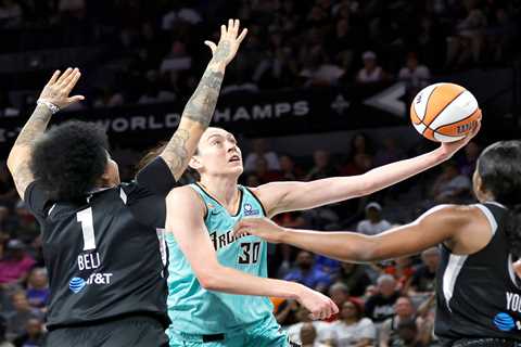 Breanna Stewart takes over in fourth quarter to lead Liberty to important road win over Aces