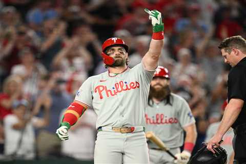 Bryce Harper explains finger gesture after ‘weird’ abuse from Nationals fans