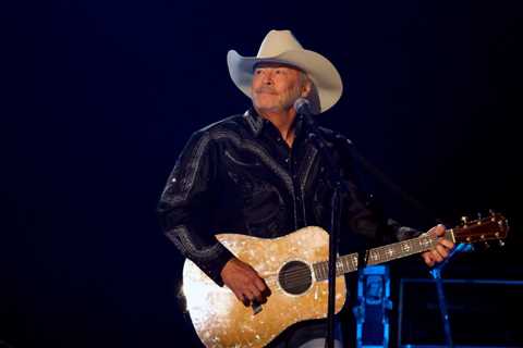 Alan Jackson’s Final Concert: His Past Label Heads ‘Remember When’ They Worked With the..