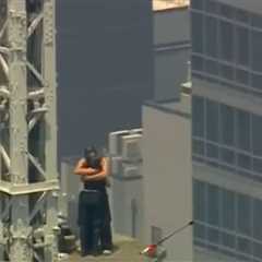 Two People Climb To Top Of Empire State Building, Watch Live Stream