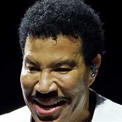 Lionel Richie Speaks Out Following Health Scare That Left Him Hospitalized