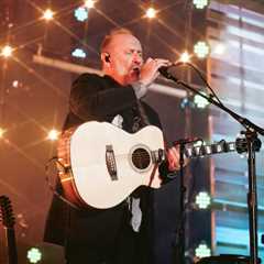 Colin Hay Recounts How Men at Work’s Fast Fame ‘Turned Into an Episode of ‘Survivor’’