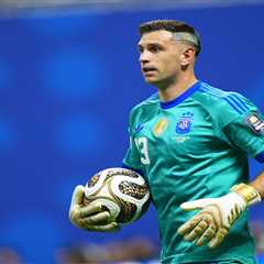 Argentina’s Emi Martinez, Spain’s Unai Simon bring different goalkeeping styles to World Cup final