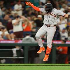 Giants start second half on strong note with much-needed win over Mariners
