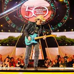 Brad Paisley Didn’t Mind the Slow-Drip ‘Cat-and-Mouse Game’ Over Details of Taylor Swift & Travis..