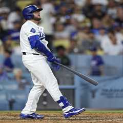 Max Muncy ties historic mark, but it wasn’t enough in Dodgers’ loss to Mariners