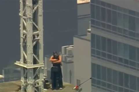 Two People Climb To Top Of Empire State Building, Watch Live Stream