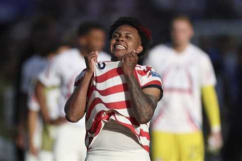 Watch U.S. Men’s Soccer Team Celebrate World Cup Knockout Win With Ella Langley’s ‘Choosin’..