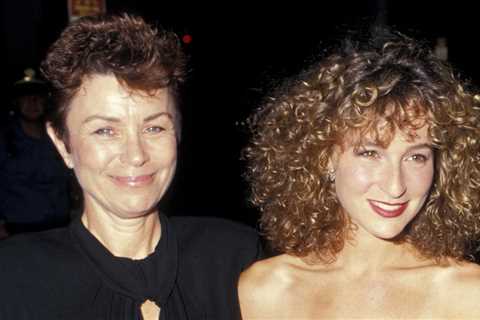 “She Chose Grace Over Fear”: Jennifer Grey Revealed That Her Mom Died “On Her Own Terms” Just One..