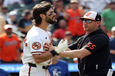 Benches clear in Orioles-Royals game after infielder exits with ‘gut-punch’ injury