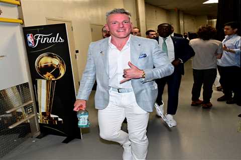 Pat McAfee peels back curtain on Travis Kelce-Taylor Swift wedding after surprise invite