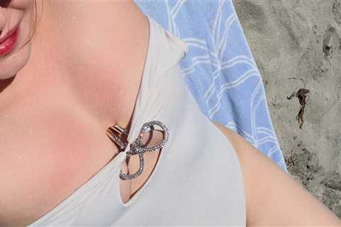 Beachside Baddie -- Guess The Hot 'Modern Family' Actress!