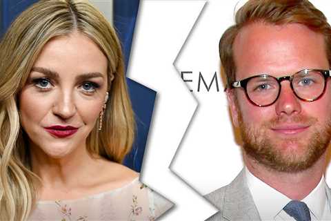 'The Bear' Star Abby Elliott Files For Divorce From Producer Husband