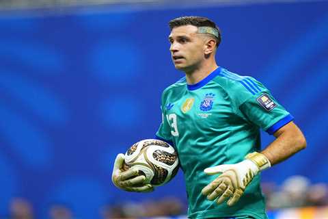 Argentina’s Emi Martinez, Spain’s Unai Simon bring different goalkeeping styles to World Cup final