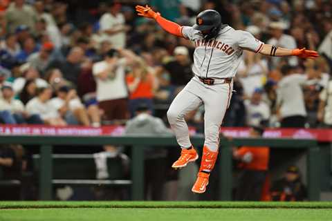 Giants start second half on strong note with much-needed win over Mariners