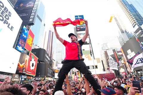 Spain, Argentina fans take over NYC for World Cup final: photos