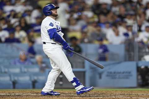 Max Muncy ties historic mark, but it wasn’t enough in Dodgers’ loss to Mariners