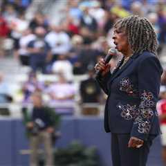 Martha Reeves explains what went wrong with viral national anthem performance at Women’s..