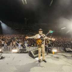 Zac Brown Band Surprises More Than 37,000 Fans With Free Cruise Vacations During Show