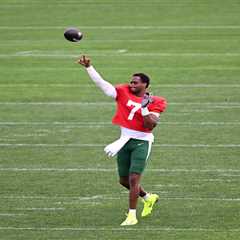 Geno Smith, new-look Jets offense get a training camp reality check with ‘up-and-down day’