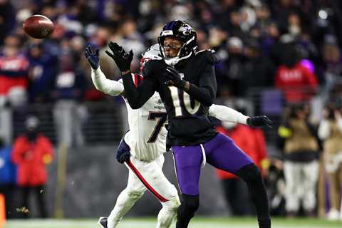 DeAndre Hopkins clarifies his NFL future after taking college coaching job