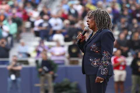 Martha Reeves explains what went wrong with viral national anthem performance at Women’s..