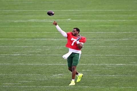 Geno Smith, new-look Jets offense get a training camp reality check with ‘up-and-down day’