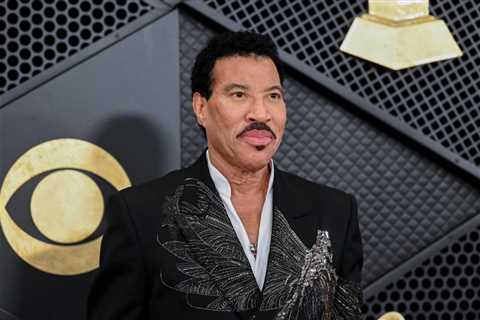 ‘Damn Unk!’ Chris Brown Reacts After Lionel Richie Roasts Him During Concert
