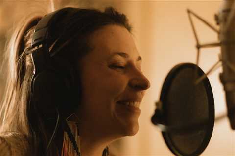 ‘Projects Like This Haven’t Been Done in Bluegrass’: Lindsay Lou Leads All-Star New Album..